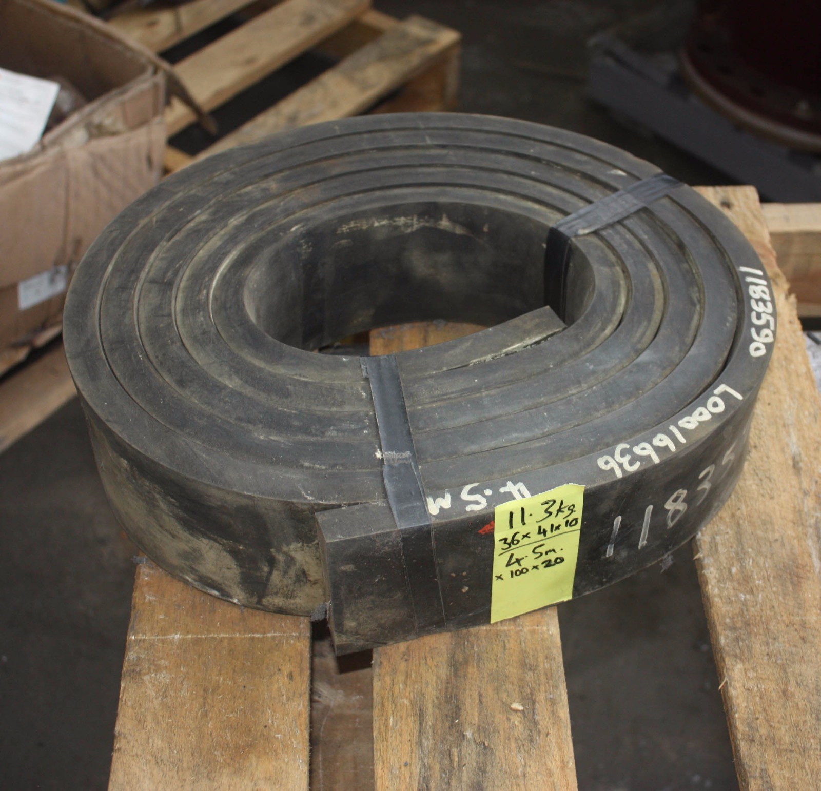 Heavy duty rubber strip skirting pad block mats 20mm thick x 100mm x 4.5m