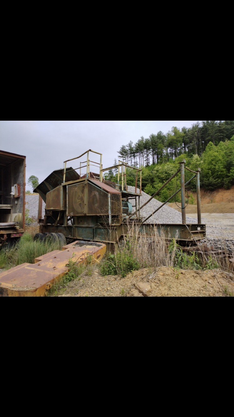 Universal 18” X 24” Jaw Crusher Portable With Feeder And Motor