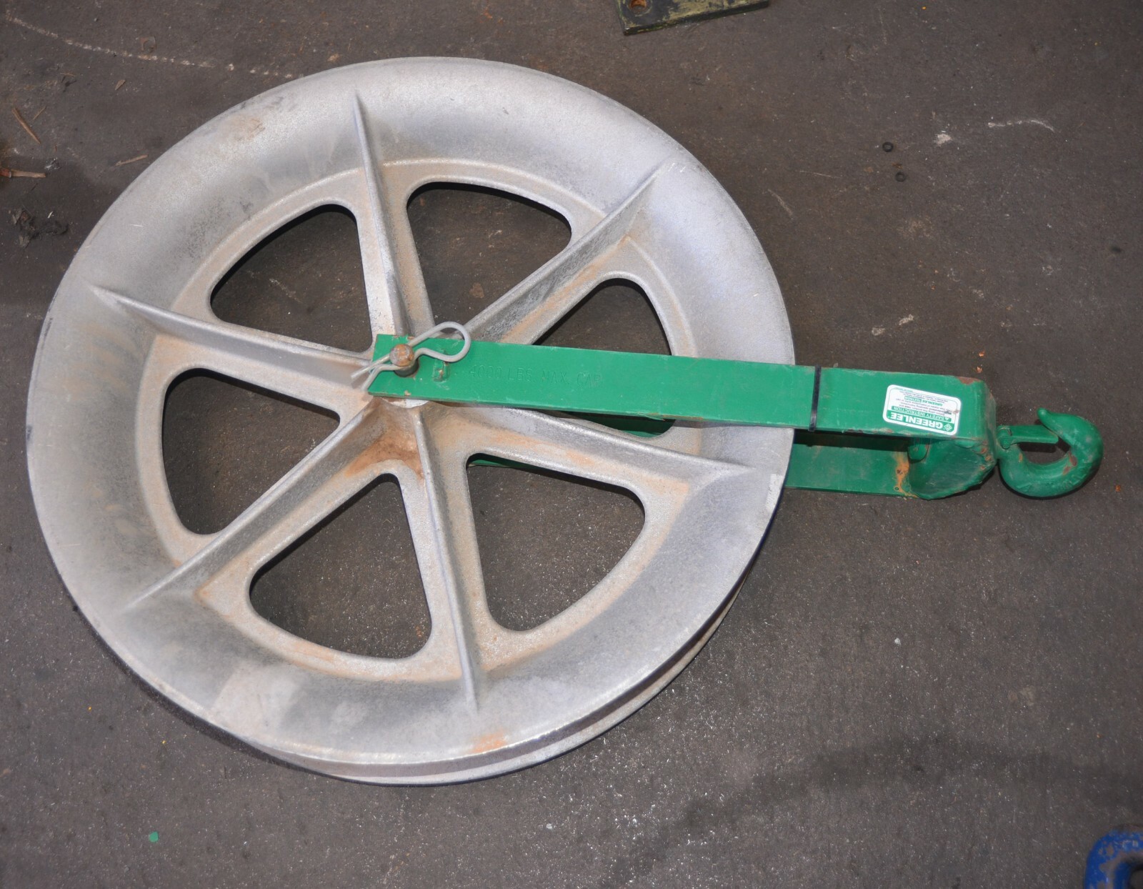 GREENLEE 653 24″ 610mm Hook-Type Cable Sheave 4000LBS Max Capacity
