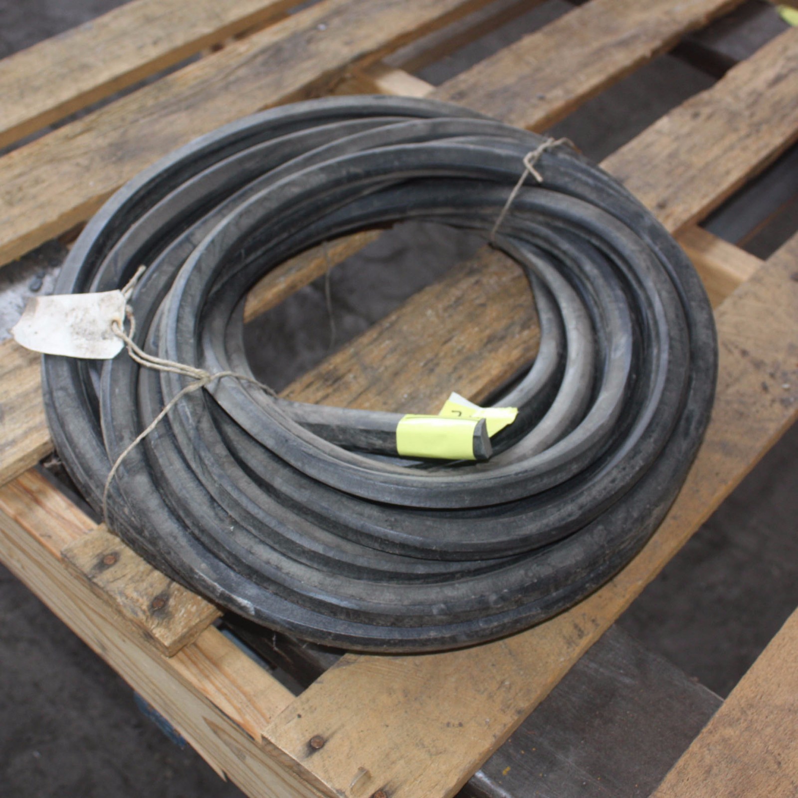Trelleborg Insertion Rubber strip bead gasket seal molding 21m long 20mm x 15mm