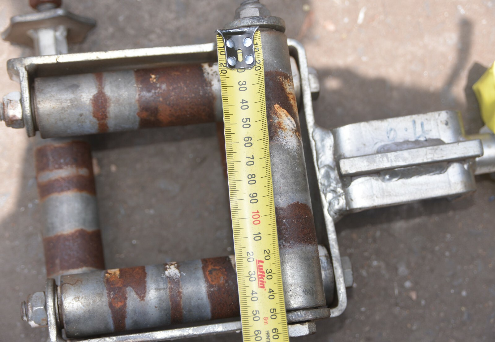 Hearthill CTR-60C-5R Cable Tray Roller Specialised Force with pipe clamp fitted