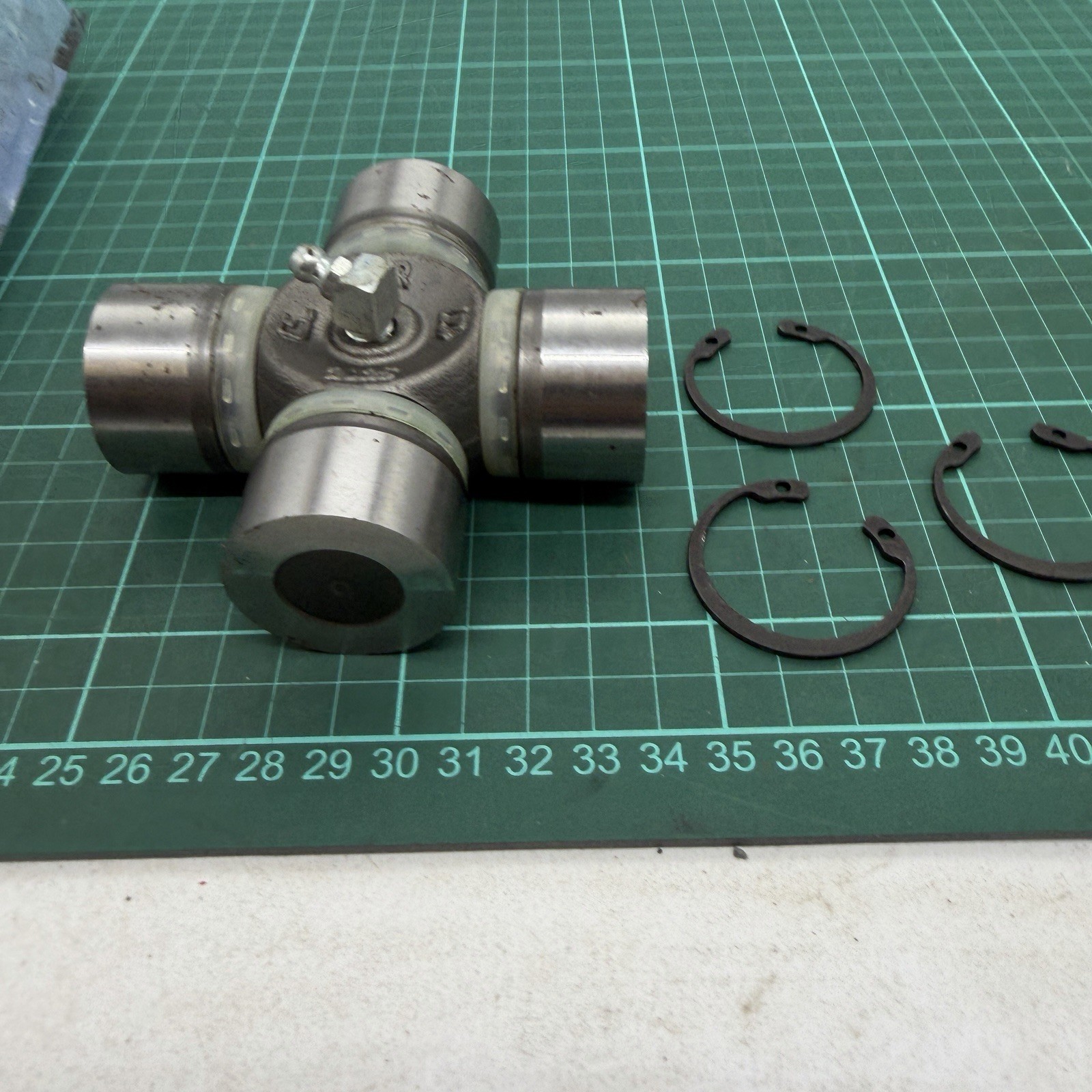 Unknown Universal Joint Driveshaft Uni Joint Only has 3 Circlips NOS
