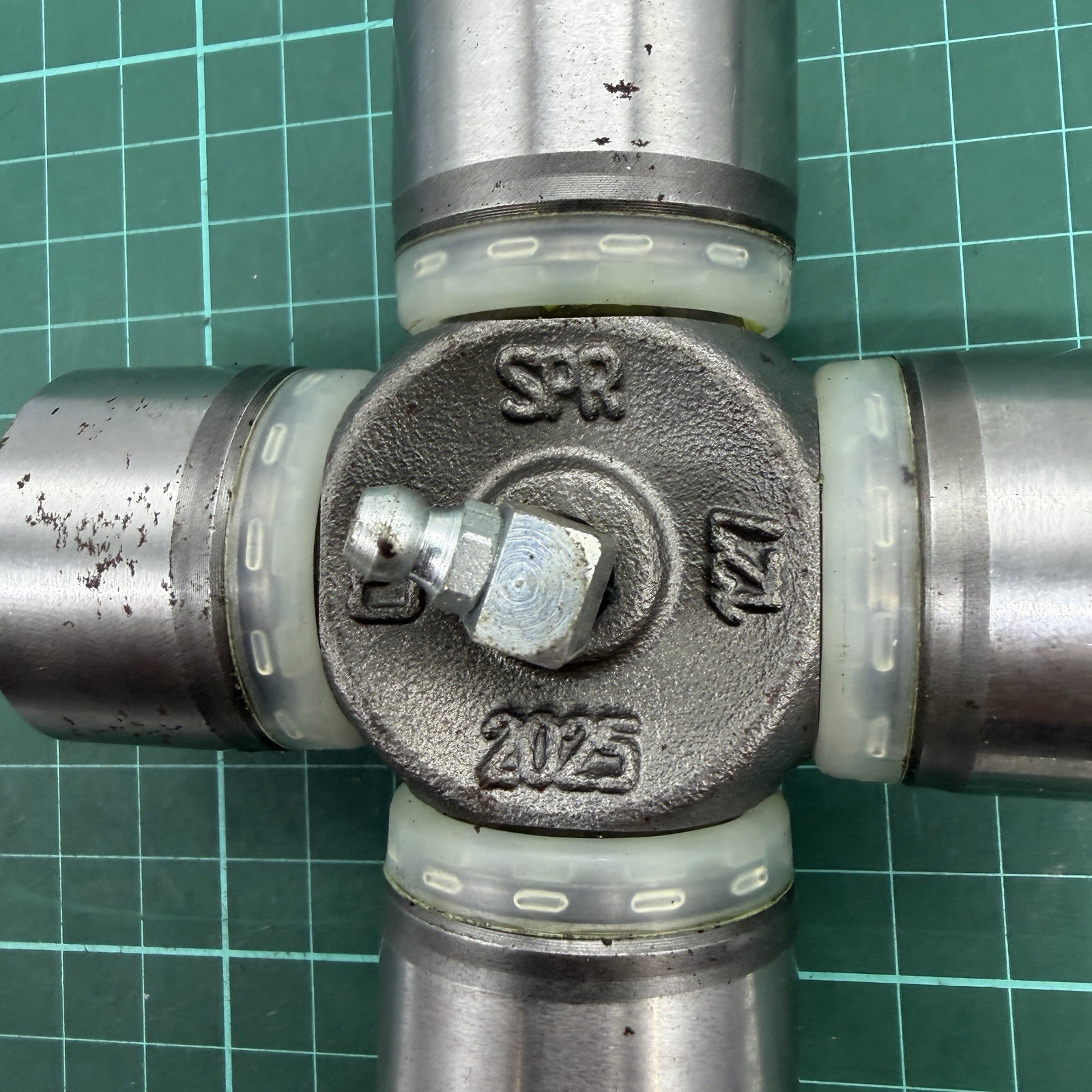 Unknown Universal Joint Driveshaft Uni Joint Only has 3 Circlips NOS