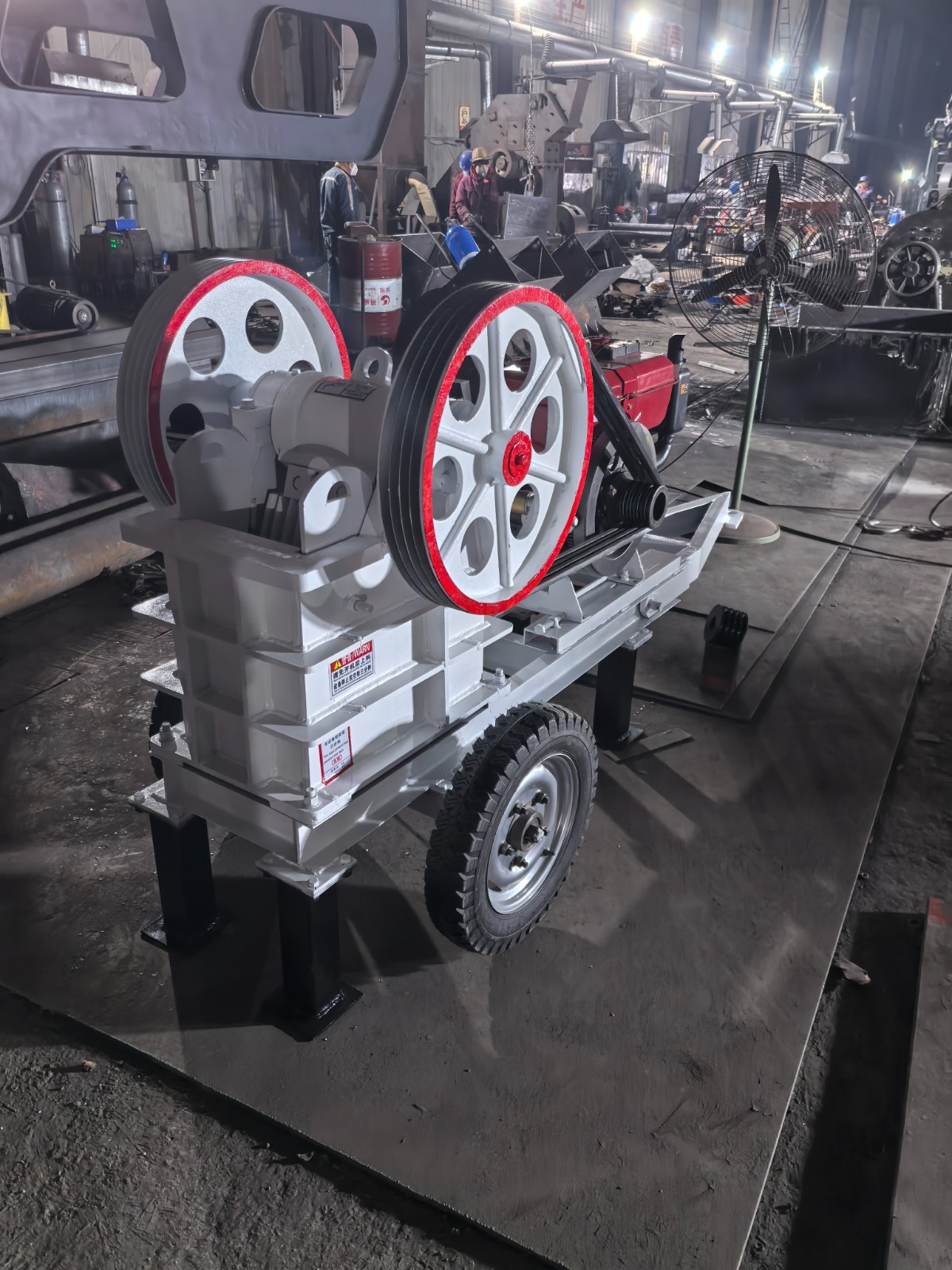 150*250 Mobile jaw crusher 200*300 Hammer Crusher with diesel engine on stock