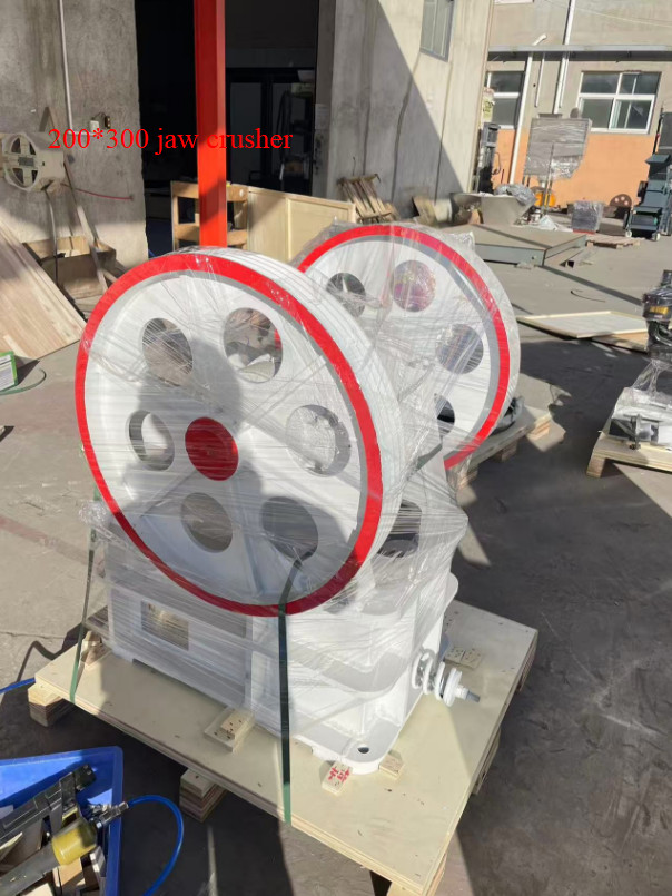 150*250 Mobile jaw crusher 200*300 Hammer Crusher with diesel engine on stock