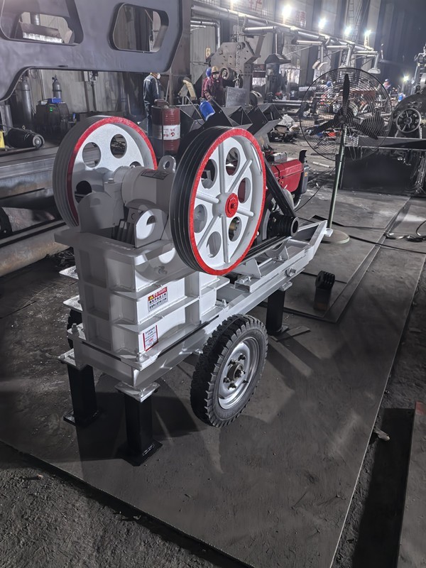 Belt-driven jaw crusher with motor and frame, jaw crusher, stone crusher