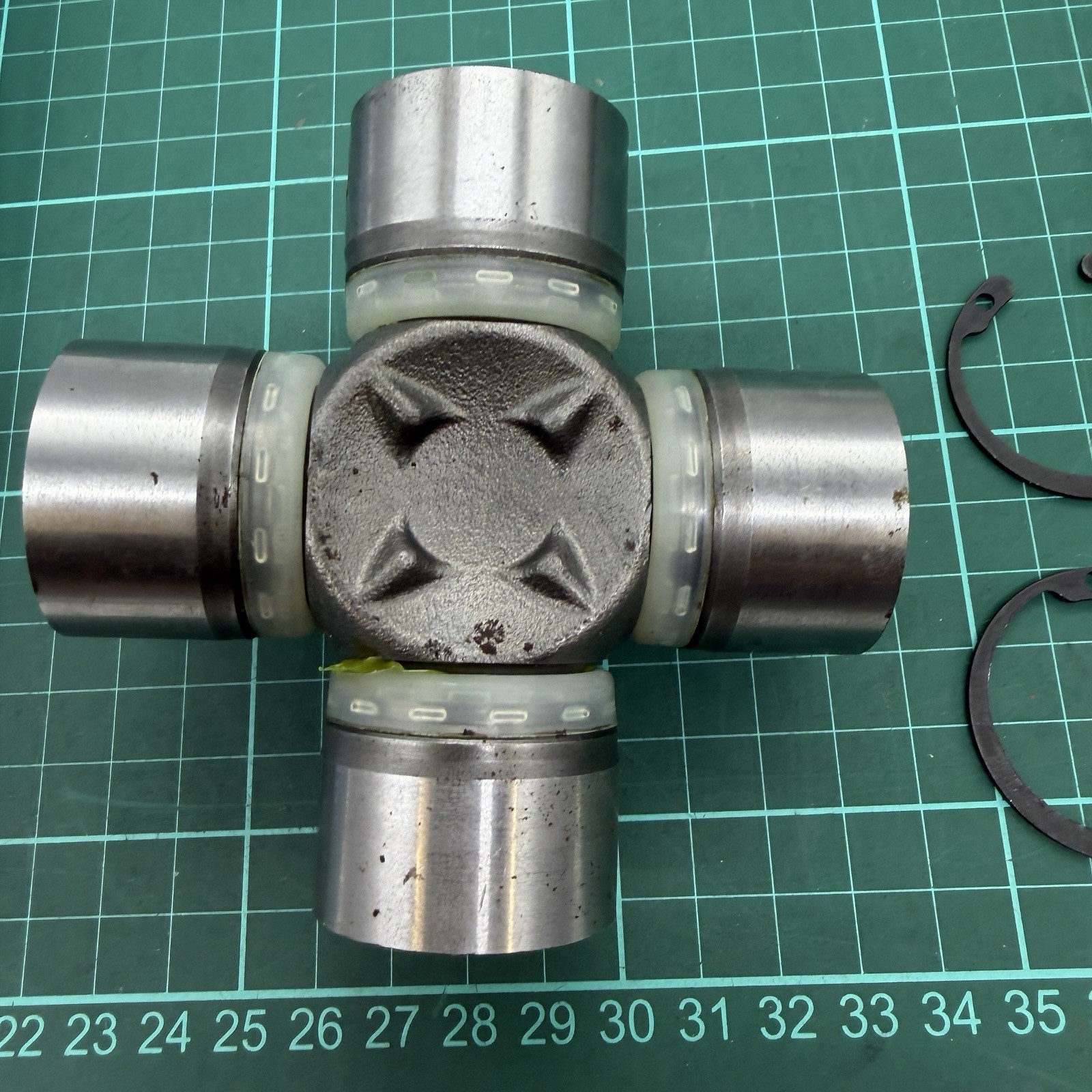 Unknown Universal Joint Driveshaft Uni Joint Only has 3 Circlips NOS