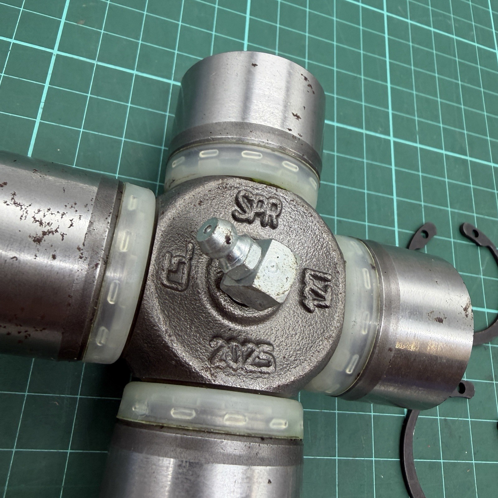 Unknown Universal Joint Driveshaft Uni Joint Only has 3 Circlips NOS