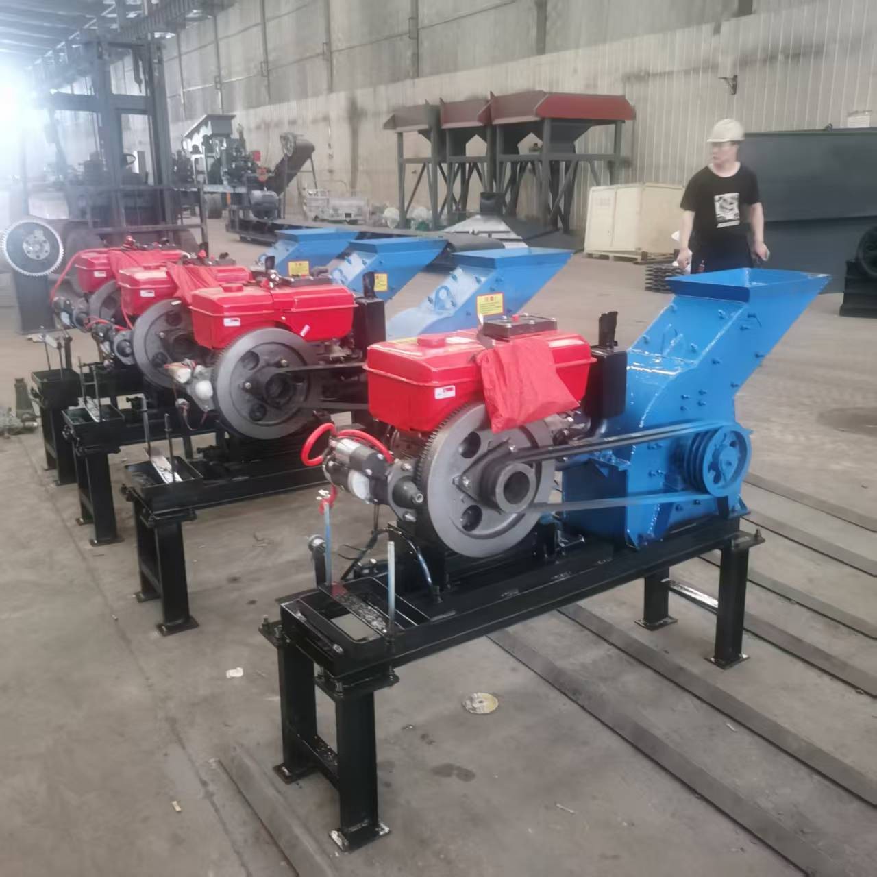 Belt-driven jaw crusher with motor and frame, jaw crusher, stone crusher