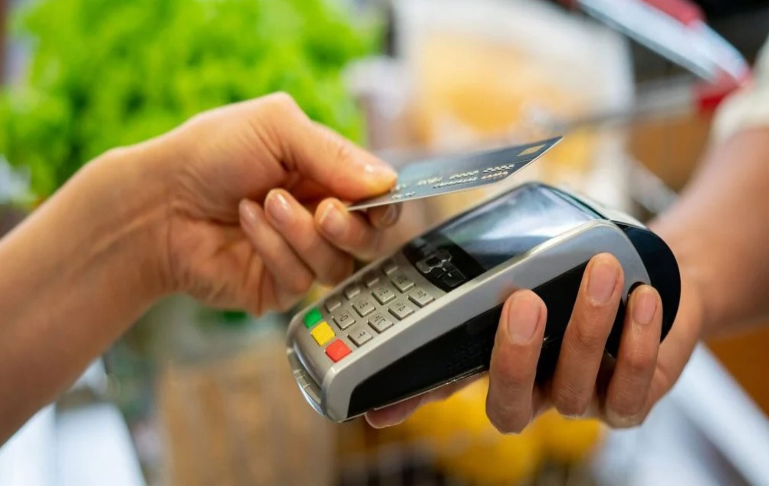 TRABALHADORES PRESSIONAM PARA KINROSS CONCEDER VALE ALIMENTAÇÃO